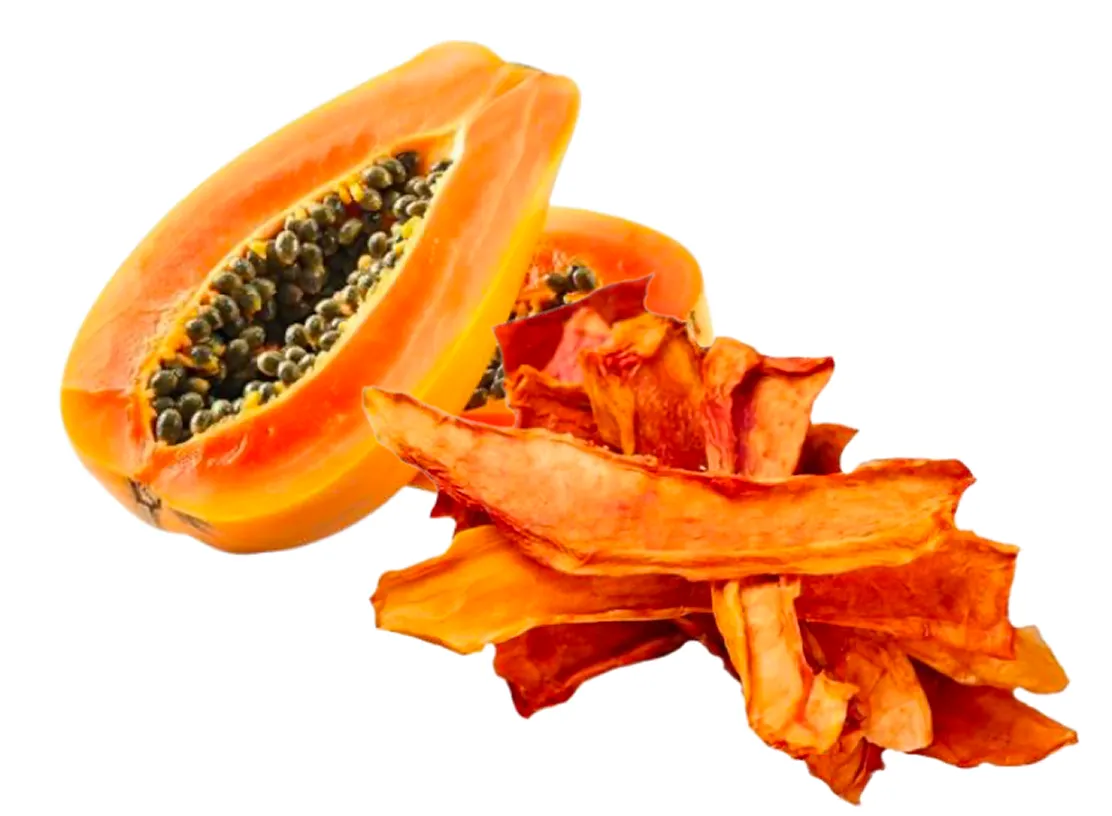 Papaia fresca ao lado de pedaços de papaia seca